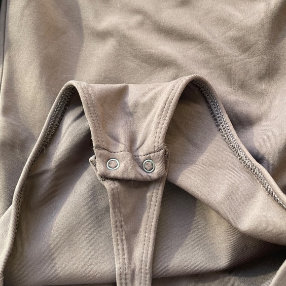 Contour Longsleeve Bodysuit - Picture 7 of 11